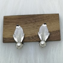 【FUN STYLE SHOP】古董銀色葉子珍珠造型耳環(夾式)